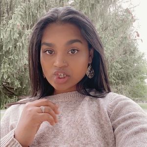 Meet your Posher, Sayla